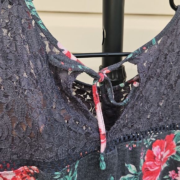 Torrid Lace Floral Top – Size 3 (Plus Size 3X) - Picture 8 of 8